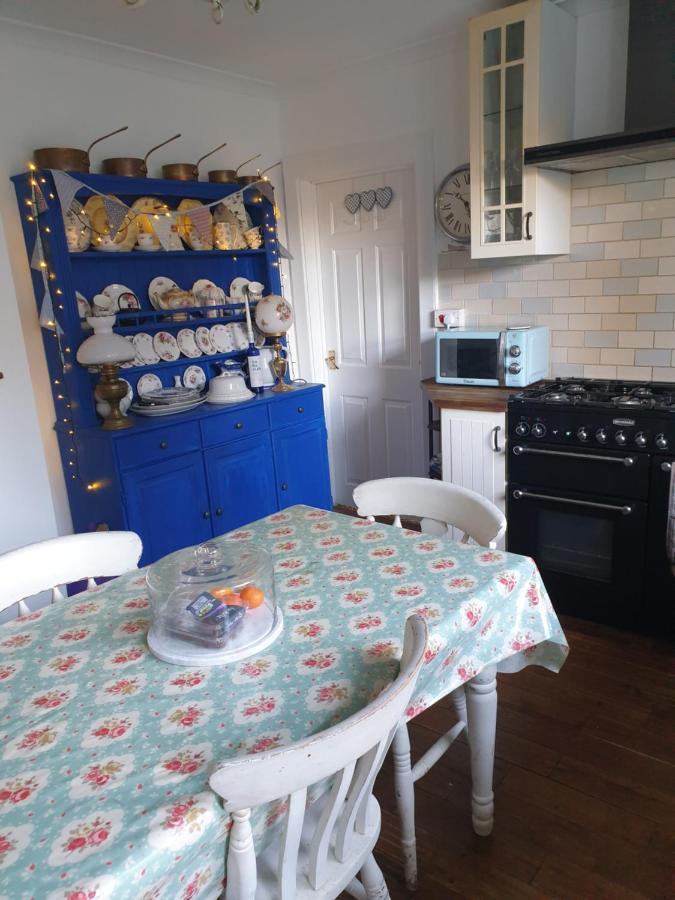 Private Room Near Roath Lake/Park 카디프 외부 사진