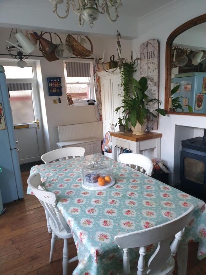 Private Room Near Roath Lake/Park 카디프 외부 사진